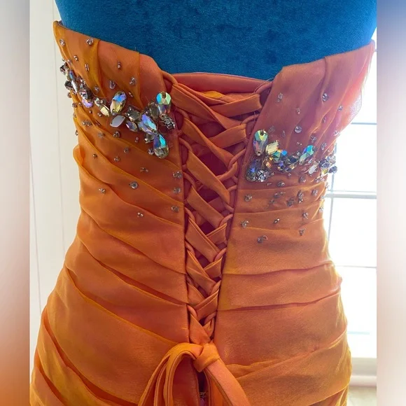 TIFFANY DESIGN DRESS. - Picture 12 of 15